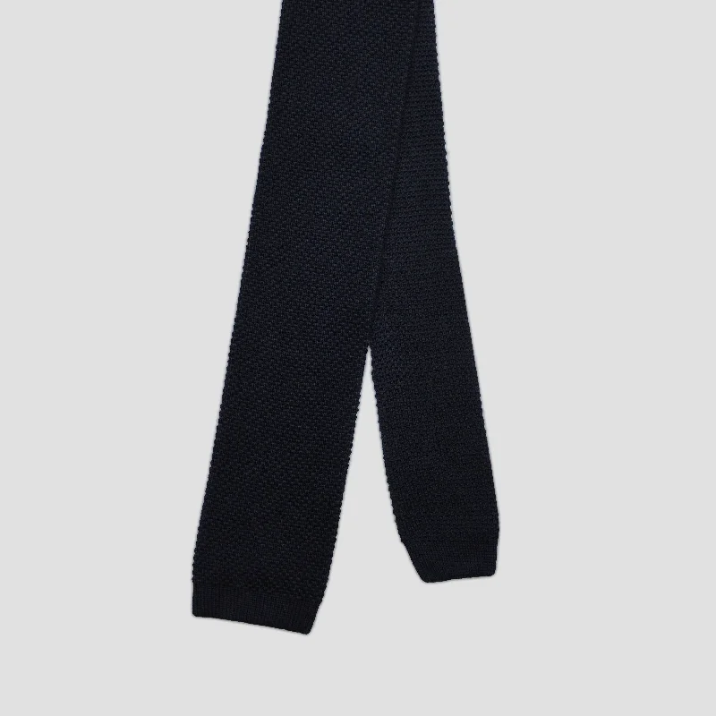 Knitted Silk Tie in Dark Navy